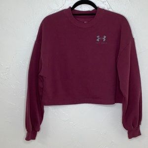 Under armour wine cropped front logo sweatshirt size Small EUC